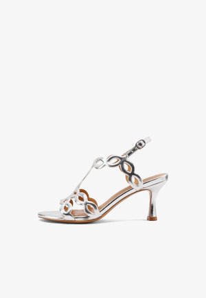 Queen Helena, Zapatos de novia - argento