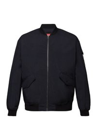 Blouson bomber noir avec fermeture éclair à l'avant, deux poches à rabat, poignets et ourlet côtelés, et une poche zippée sur la manche gauche.