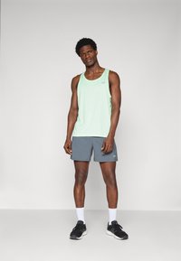 New Balance SPORT ESSENTIALS SINGLET - Felső - lab green