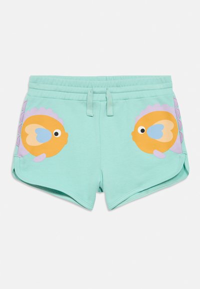 Short en bleu clair pour enfants avec taille élastique et poissons dessin animés colorés imprimés sur les deux côtés avant.
