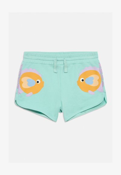 Short en bleu clair pour enfants avec taille élastique et poissons dessin animés colorés imprimés sur les deux côtés avant.