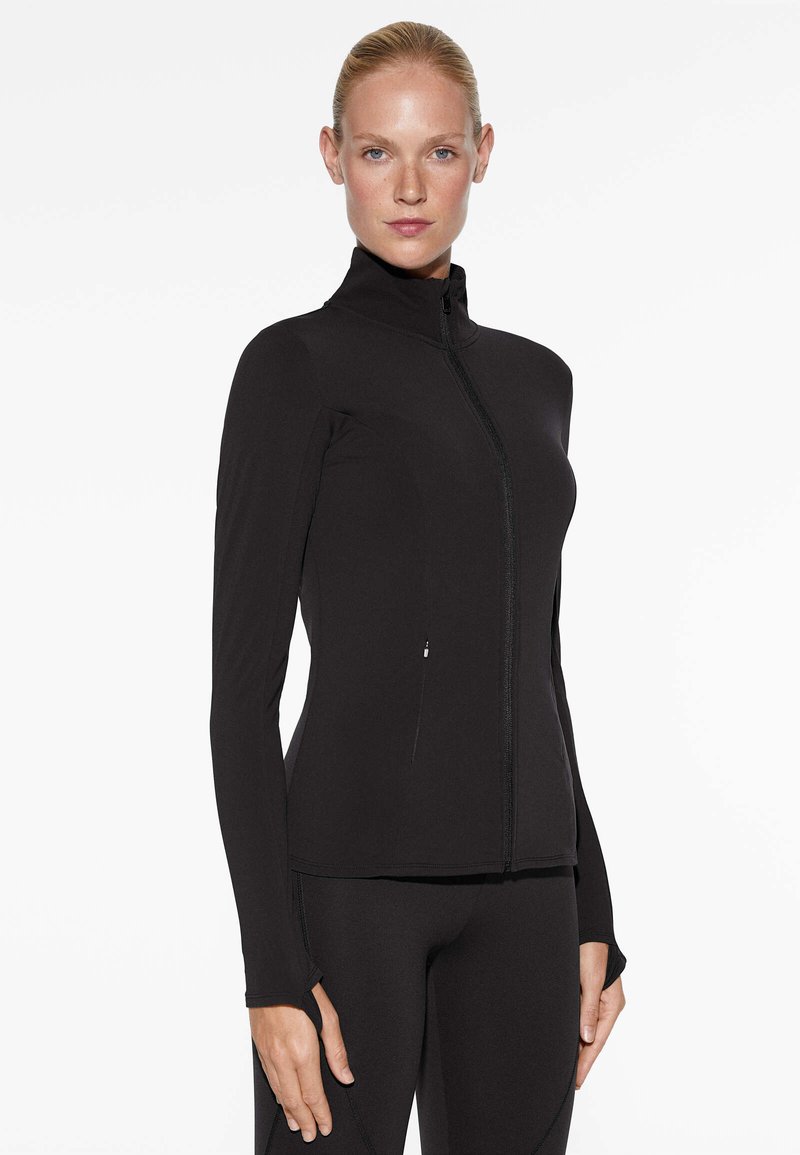 OYSHO LIGHT WARM RUNNING Outdoor jacket black Zalando.ie