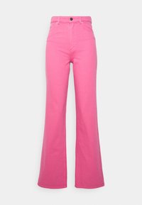 Calças de ganga cor-de-rosa, modelo à boca de sino, de cintura alta, com um único botão frontal e fecho de correr, e duas bolsos frontais com costura sem emendas.
