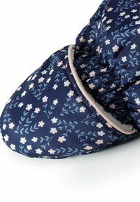 Mitaine marine avec motif floral présentant des fleurs roses et bleues, poignet élastique et doublure douce. Le tissu texturé offre chaleur et adhérence.