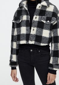 PULL&BEAR Chaqueta de invierno - black