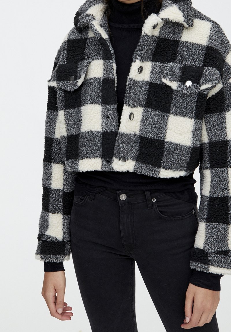 PULL&BEAR Chaqueta de invierno - black