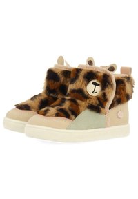 Botas de tobillo con estampado de leopardo en tonos marrón y tostado, textura peluda, acentos de ante sintético en rosa y menta, puntera redondeada y detalles en forma de oreja.