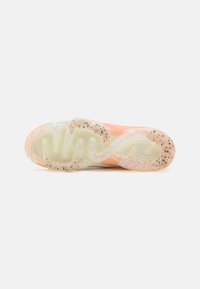 Nike Sportswear AIR VAPORMAX 2021 FK UNISEX - Športni copati - white/arctic orange/platinum violet/phantom