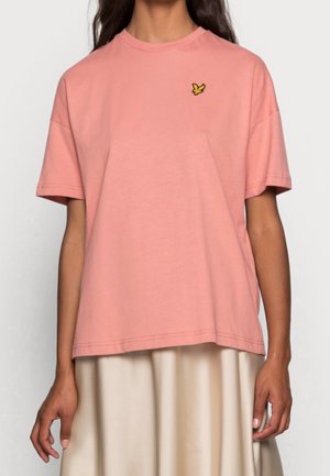 Rosa Baumwoll-T-Shirt mit Rundhalsausschnitt und kurzen Ärmeln, ausgestattet mit einem kleinen gelben Vogel-Logo auf der linken Brust.