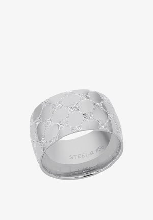 Silberner breiter Ring mit einem eingravierten geometrischen Muster aus miteinander verbundenen Sternburst-Formen und der Inschrift "STEEL-a #56" auf der Innenseite.