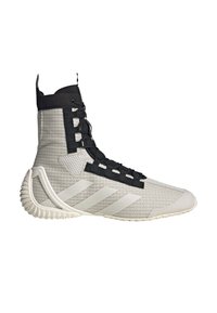 Baskets montantes grises en textile avec une tige texturée, lacets noirs et logo à trois bandes blanches. Présente un design de semelle incurvée unique.