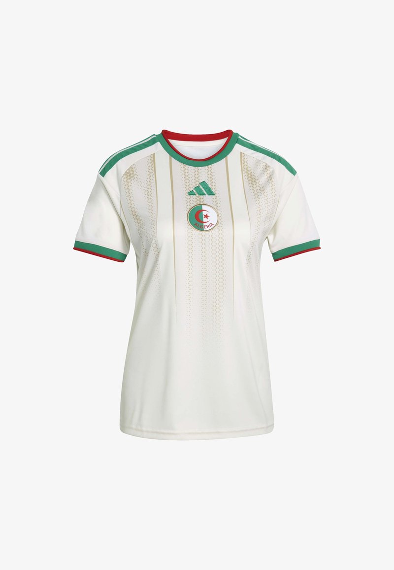 Maillot de sport blanc à manches courtes avec des bordures vertes et rouges, logo de l'équipe nationale d'Algérie et emblème Adidas sur la poitrine.