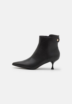 Stiefelette - black