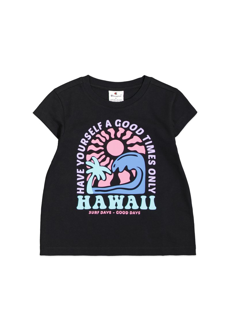 Camiseta de algodón negra de manga corta con un estampado gráfico de una ola, una palmera y un sol en tonos rosa y azul claro, con texto incluido.