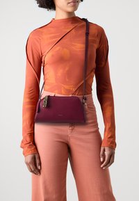 Furla GOCCIA CROSSBODY - Skulderveske - dark red