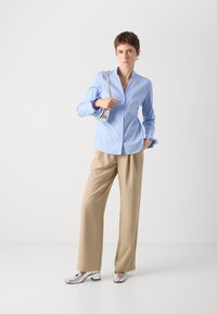 Mos Mosh PLEAT SHIRT - Camicia - brunnera blue