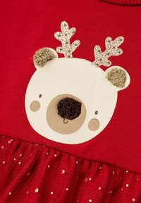 Abito rosso con grafica di faccia d'orso con corna. Materiale in cotone morbido, orecchie d'orso strutturate, corna glitterate e fondo arricciato.
