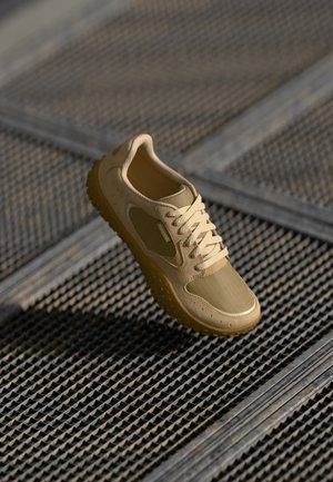 WRAPT - Trainers - beaver