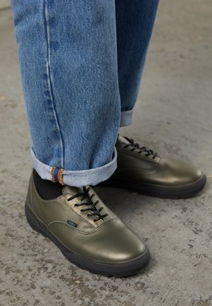 COLFAX LOW UNISEX  - Sapatilhas - olive/black