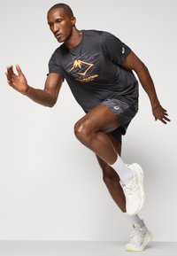 ASICS FUJITRAIL LOGO TOP - Sports T-shirts - performance black