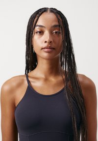 Nike Performance ZENVY WOMENS DRI FIT FULL LENGTH FLARED BODYSUIT - Gimnastički dres - black/(pcg6c)