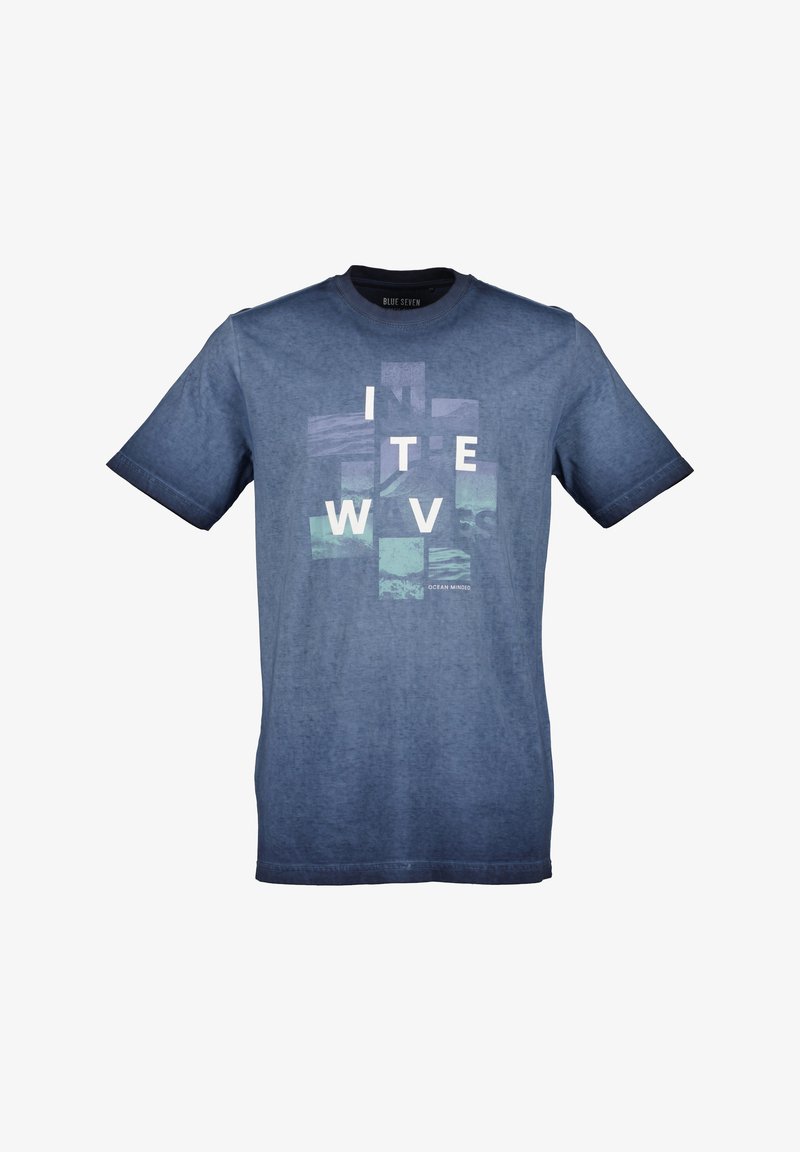 T-shirt en coton bleu marine à manches courtes, avec un design graphique de carrés clairs et foncés et un texte blanc qui indique "ITEWV".