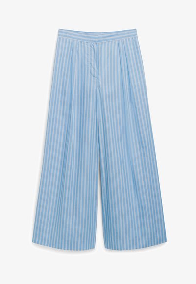 Lichtblauwe wijde broek met verticale witte strepen, met een gladde textuur, geplisseerde voorkant en een op maat gemaakte taille.
