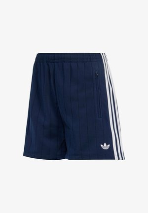 Granatowe spodenki sportowe z białymi paskami po bokach, elastycznym pasem, zapinaną na zamek boczną kieszenią oraz logo Adidas na dolnej przedniej części.