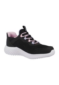 Chaussure de sport noire avec tige en mesh, accents roses contrastants et semelle en caoutchouc blanc avec un motif texturé pour une meilleure traction.