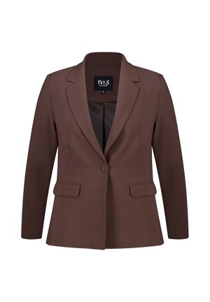Bruin op maat gemaakte blazer met een enkele knoopsluiting, geplooide schouders, twee voorkeurszakken en een gladde textuur. Binnenvoering zichtbaar.