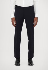 Námornícke nohavice s hladkým materiálom, slim fit, plochým predným dielom a bočnými vreckami. Obsahujú klasické gombíkové detaily na páse.