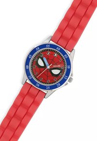 Orologio a tema Spiderman con cinturino in silicone rosso, cassa rotonda in argento, lunetta blu e quadrante rosso caratterizzato dagli occhi di Spiderman e un motivo a ragnatela.