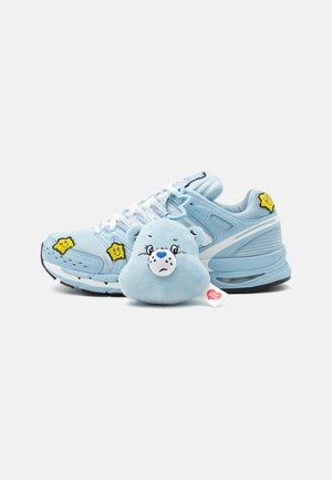 adidas Originals, ADISTAR CONTROL 5 - Tossud - clear sky/footwear white/bluebird