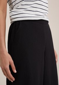 WE Fashion Hlače - black
