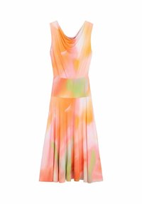 Ein ärmelloses Kleid mit einem drapierten Ausschnitt, einem orange-rosafarbene Aquarellmuster, einem ausgestellten Rock und einer weichen Stofftextur.