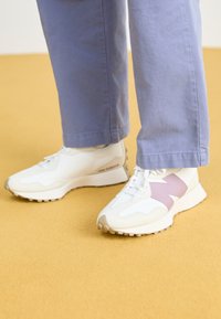WS327 - Sportcipő - sea salt