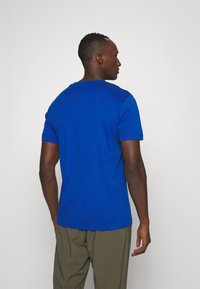 Reebok IDENTITY SMALL LOGO TEE - Pamata T-krekls - vector blue