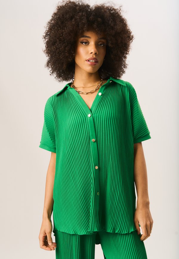 PLISSE SHORT SLEEVE - Button-down blouse