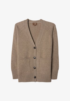 Braune gestrickte Strickjacke mit V-Ausschnitt, vier schwarzen Knöpfen, zwei Vordertaschen sowie gerippten Bündchen und Saum.