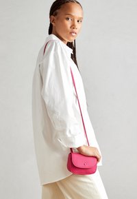 Esprit AYDA - Skuldertasker - pink fuchsia