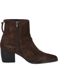 Botín de ante marrón hasta el tobillo con punta afilada, cierre de cremallera lateral y tacón bajo apilado. Textura suave y diseño minimalista.