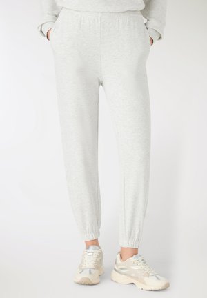 - Spodnie treningowe