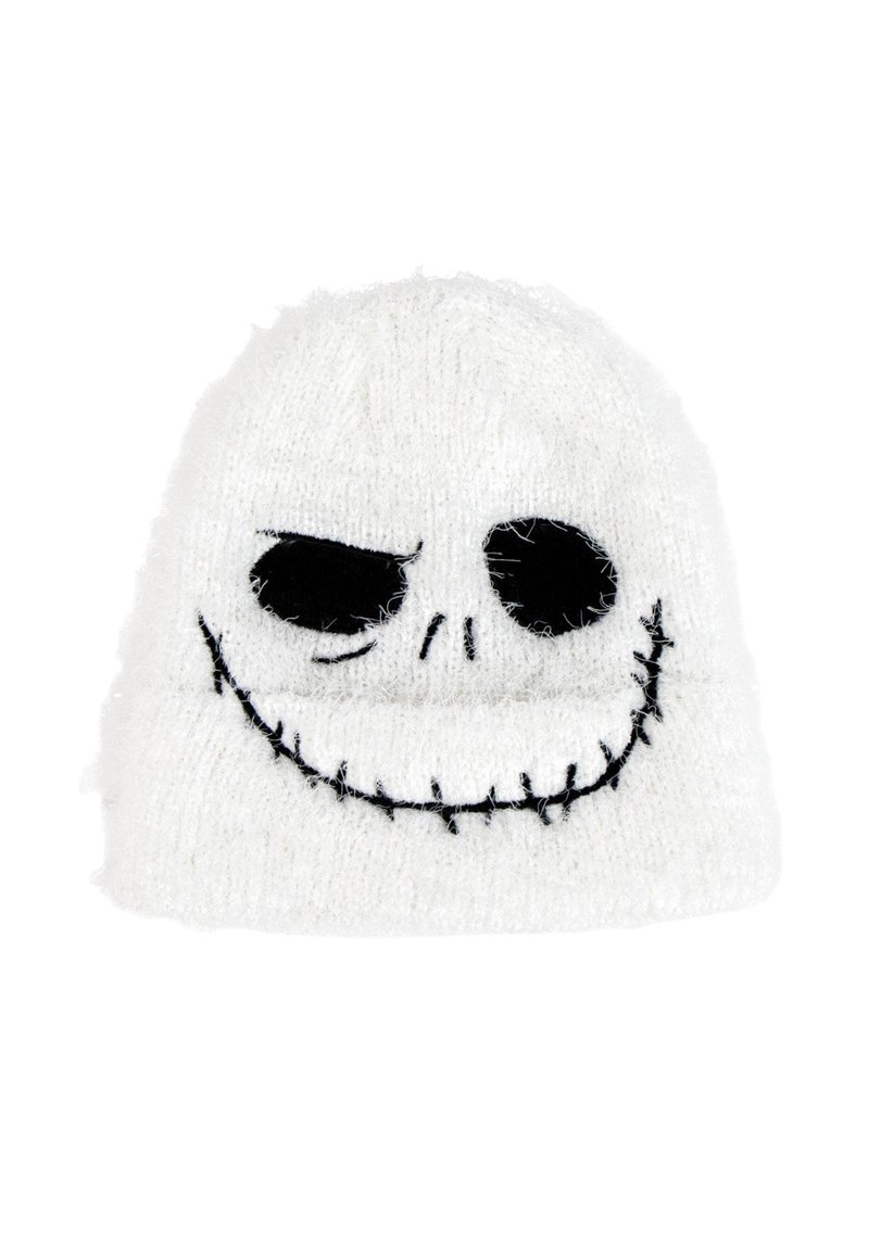 Witte gebreide beanie muts met een groot zwart gestikt gezicht, met één oog dat knipoogt en een brede gestikte glimlach met tanden.