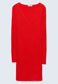 Robe-pull rouge à manches longues en maille, avec col en V, ourlet droit et texture côtelée, présentée à plat sur un fond clair.