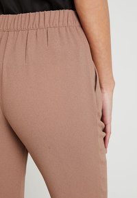 JDY Pantalones - brown