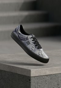 Unausgewählt, wasted talent black