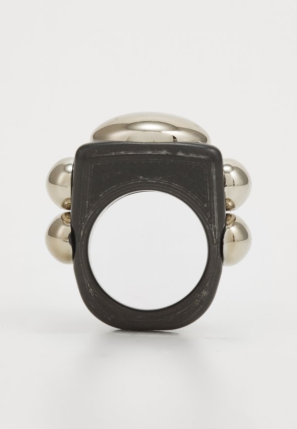 ICONIC - Ring - pizarra3