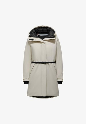 Cappotto impermeabile beige chiaro, con interno trapuntato nero, cintura regolabile in vita e grande cappuccio con foderato interno.
