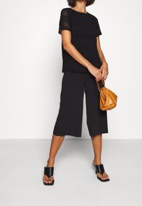 Vero Moda Petite Blůza - black