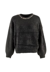 Suéter negro de punto con una textura difusa, escote redondo adornado con strass y mangas largas, ligeramente holgadas.